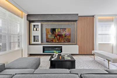 a living room with a couch and a table at 6Q Windsor Hills, Piscina Privativa + Game Room in Orlando