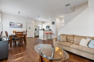a living room with a couch and a table at Casa 4Q c/ Clubhouse – 10 Min da Disney in Kissimmee