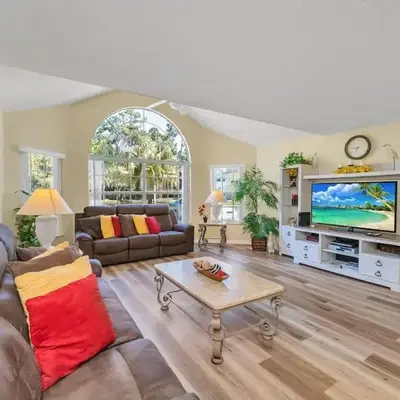 Beautiful Royal Palm Bay Condo near Disney