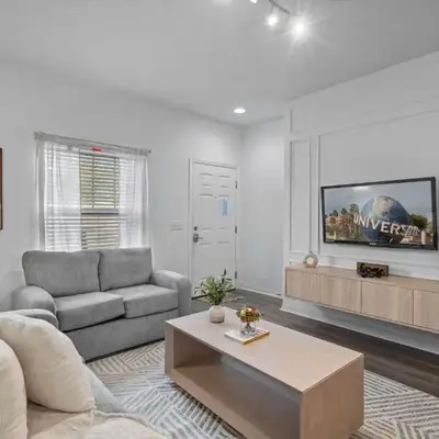 Modern 3 Bed Villa Newly Renovated Prime Location