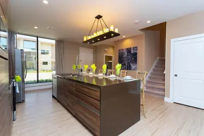 a kitchen with a large island with vases on it at Casa 3Q c/ Área de Churrasco – Próx. Disney in Orlando