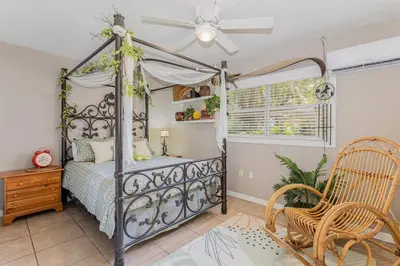 a bedroom with a bed and a ceiling fan at Lakefront Guest House By Downtown, Boat, Fishing in Orlando