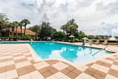 a swimming pool at a resort with blue water at 3Q/2.5B ✰ Jacuzzi ✰ Cama King in Kissimmee