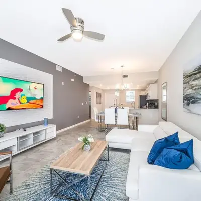 Elegant 2Bed Condo in Storey Lake Prime Location