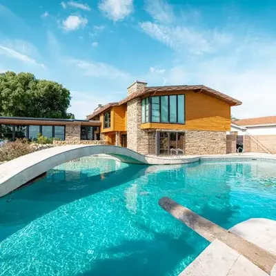 Luxury Lakefront 100