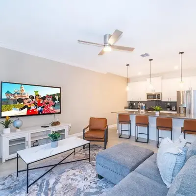 2585LA TOWNHOUSE 4 BEDROOMS & 3 BATHROOMS + POOL