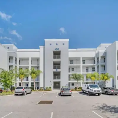 Chic Urban Oasis with 3 Bedrooms 6333