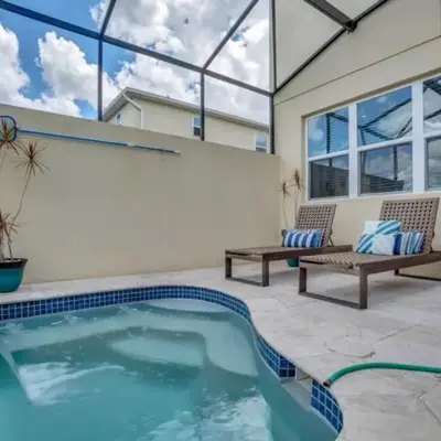 Cozy 4BR Cottage with Fireplace 6379