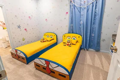 two beds in a childs bedroom with yellow sheets at Disney Dream House com 12 Themed Bedrooms 5851 in Orlando