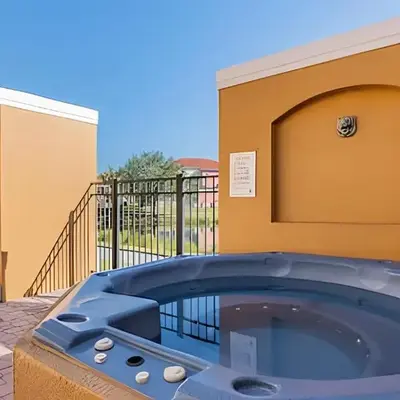 Charmosa 3Q/2.5B c/Jacuzzi * Vista Lago *