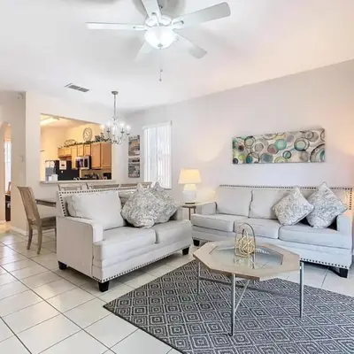 Family Getaway: 4BR Townhome by Old Town