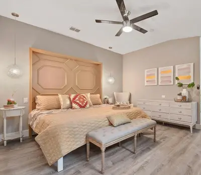 a bedroom with a large bed with a ceiling fan at Great Outdoor Area in Orlando