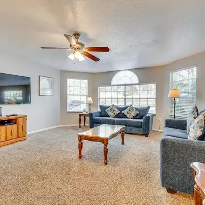 7 Mi to Disney Condo with Pool and Hot Tub Access!