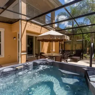 Regal Oaks Retreat: Pool