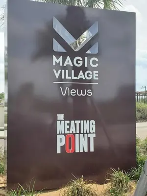 a sign for the meeting point of the magic village sign at 3053 Magic Village - Jacuzzi excepcional, a 8 minutos da Disney in Orlando