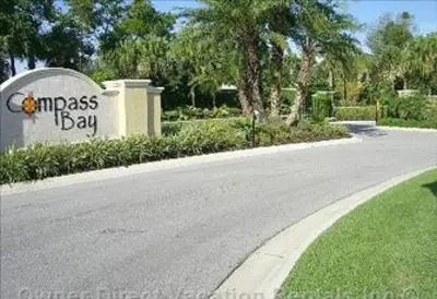 a sign for the entrance to the entrance to the embassy bay at Compass Bay: 4Q reformados Perto da Disney! in Kissimmee