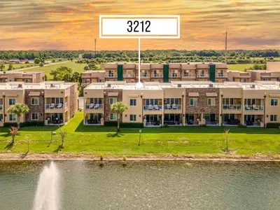 an aerial view of a large apartment complex with a lake at 3212 Magic Village - 8 hóspedes, à beira do lago, 8 minutos da Disney in Orlando