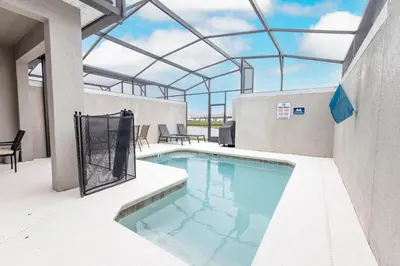 a swimming pool in a building with a glass ceiling at Amazing Townhouse TVPM in Kissimmee