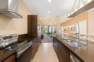a large kitchen with a sink and a stove at Magic Views Excelente 4 Suítes Perto da 192/Disney in Orlando