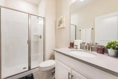 a bathroom with a toilet and a sink and a shower at casa 4Q com piscina Mickey & Star Wars! in Kissimmee