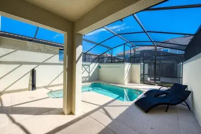 a swimming pool in a house with a glass ceiling at casa 4Q com piscina Mickey & Star Wars! in Kissimmee