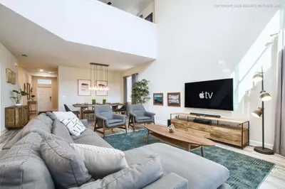 a living room with a couch and a tv at Luxo Moderno | 5Q | Piscina | Perto da Disney in Kissimmee