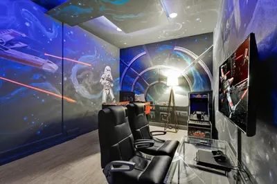 a room with a room with a star trek mural at SHD4724 in Kissimmee