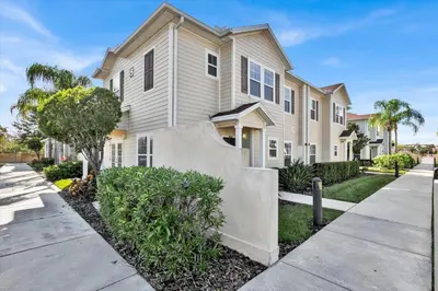 a house with a sidewalk in front of it at GDL3206 in Kissimmee