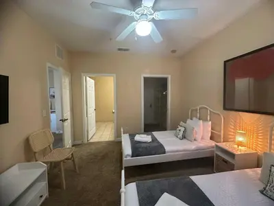 a bedroom with a bed and a ceiling fan at Cozy condo Just a few minutes from Disney in Kissimmee