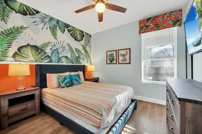 a bedroom with a bed and a ceiling fan at Getaway Cove Villa in Orlando