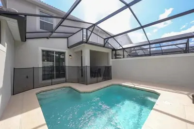 a swimming pool in a house with a glass ceiling at Casa 4Q | Piscina Privativa | 10 min da Disney in Kissimmee