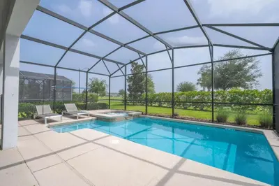 an indoor swimming pool with a glass roof at Villa 6Q Storey Lake – 10 min da Disney in Kissimmee