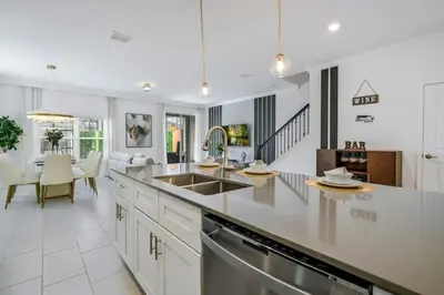 a white kitchen with a sink and a dishwasher at Refúgio 5 Quartos c/ Piscina – Perto da Disney in Kissimmee