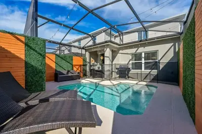 a swimming pool in the middle of a house at Refúgio 5 Quartos c/ Piscina – Perto da Disney in Kissimmee