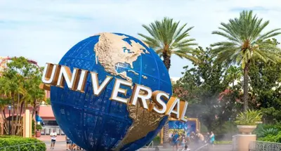 a sign for the universal theme park at King Bed Theme Park Hotel Free Shuttle Included in Orlando