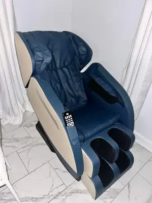 a blue car seat sitting on top of a floor at Super Chill - 5 Bedrooms WPOOls in Kissimmee