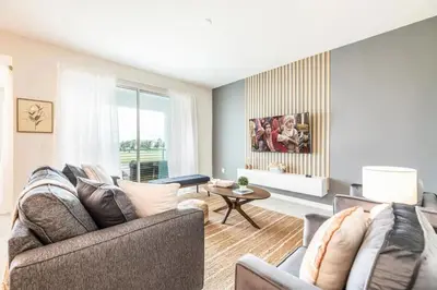 a living room with two couches and a table at Apartamento Moderno 2Q | Quarto Temático do Mickey in Kissimmee