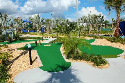 a miniature golf course at a resort at Apartamento Moderno 2Q | Quarto Temático do Mickey in Kissimmee