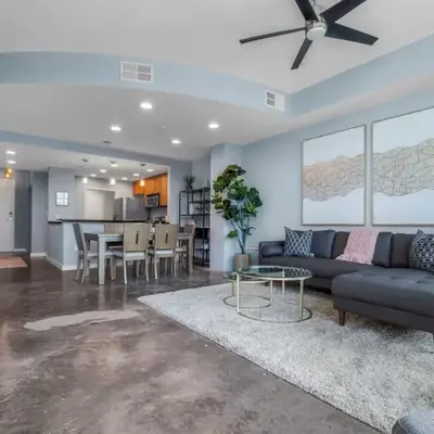 Luxurious 2 Beds 2 Baths Downtown Apartment