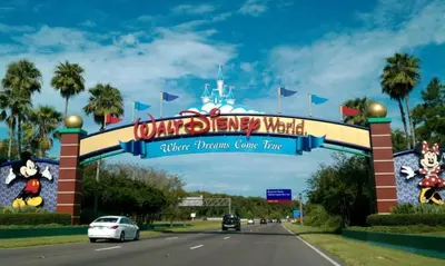 a sign for the entrance to the walt disney world at Flash 20 Off Private Spa Townhome at Regal Oaks Resort in Orlando