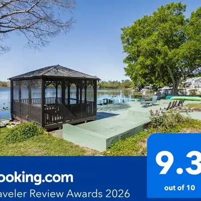Lakefront Retreat - Boat - Fish - Close to all Orlando Parks - Disney - Universal - SeaWorld