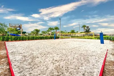 an empty volleyball court at a park at Aconchegante 3Q no Storey Lake – 10 min da Disney! in Kissimmee