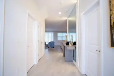 a white hallway with a vanity and a mirror at Casa 6Q de Alto Padrão c/ Game Room & Piscina in Kissimmee