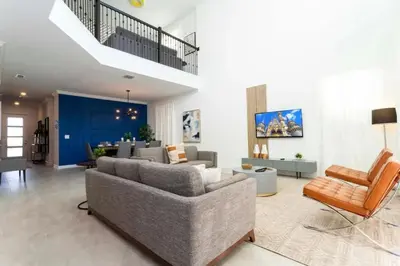 a living room with a gray couch and chairs at Casa 5Q c/ Piscina e Temas da Disney in Kissimmee
