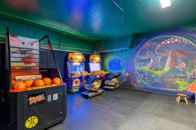 a room with a clown arcade with pumpkins and a painting at Fantastic 6BR Themed Encore Home in Orlando