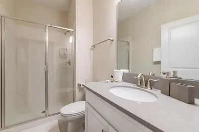 a bathroom with a toilet and a sink and a shower at Casa 4 Quartos com Piscina Privativa Storey Lake in Kissimmee
