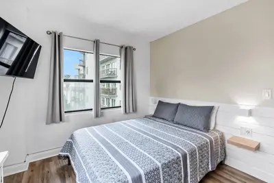 a bedroom with a bed and two windows at NEW Amazing 2 Bedrooms Nex to Universal in Orlando