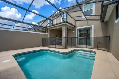 a swimming pool in the middle of a house at Casa c/ Piscina Privativa a 10min da Disney in Kissimmee