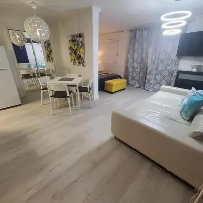 Universal-Disney Dream 3413 Studio - The Enclave