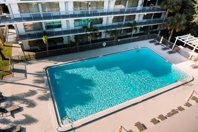 an overhead view of a swimming pool in front of a building at Sleek and Luxury Studio near Parks with Free Parking in Kissimmee